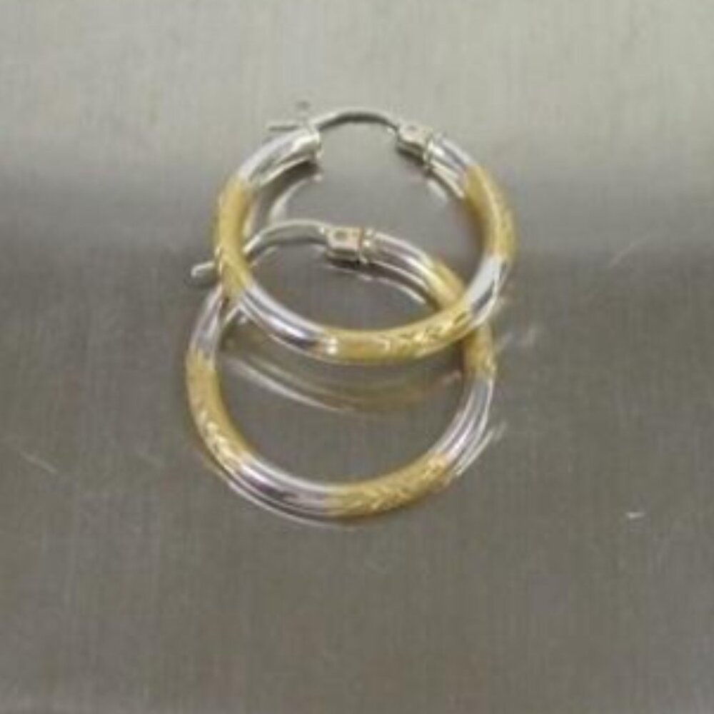 585 (14k) Two-tone White and Yellow Gold Diamond Cut Hoop Earrings Vtg Estate - Picture 6 of 11